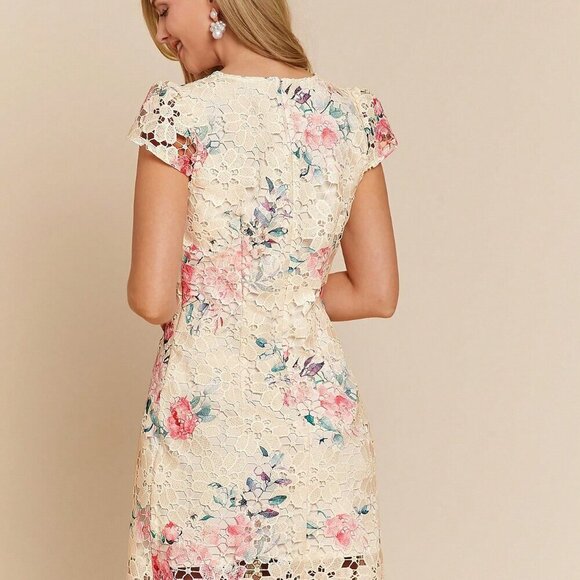 Elegant Women's Lace & Ditsy Floral Asymmetrical Hem Romantic Short Sleeve dress - Picture 2 of 5